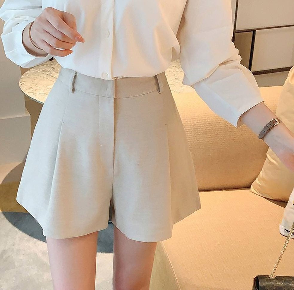 CASUAL GRACE PINTUCK SHORTS