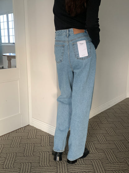 TIMELESS STRAIGHT FIT JEANS