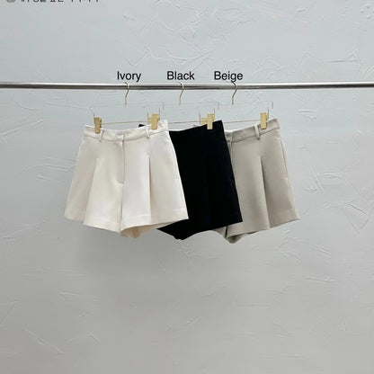 CASUAL GRACE PINTUCK SHORTS