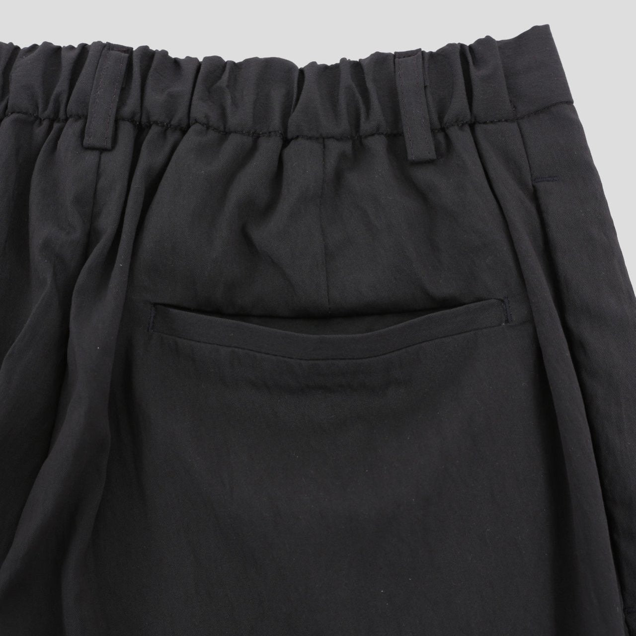 BACK STRETCH WIDE PLEATED PANTS