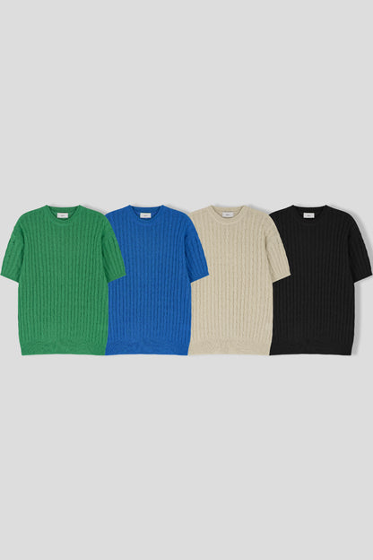 LAID-BACK SUMMER KNITWEAR