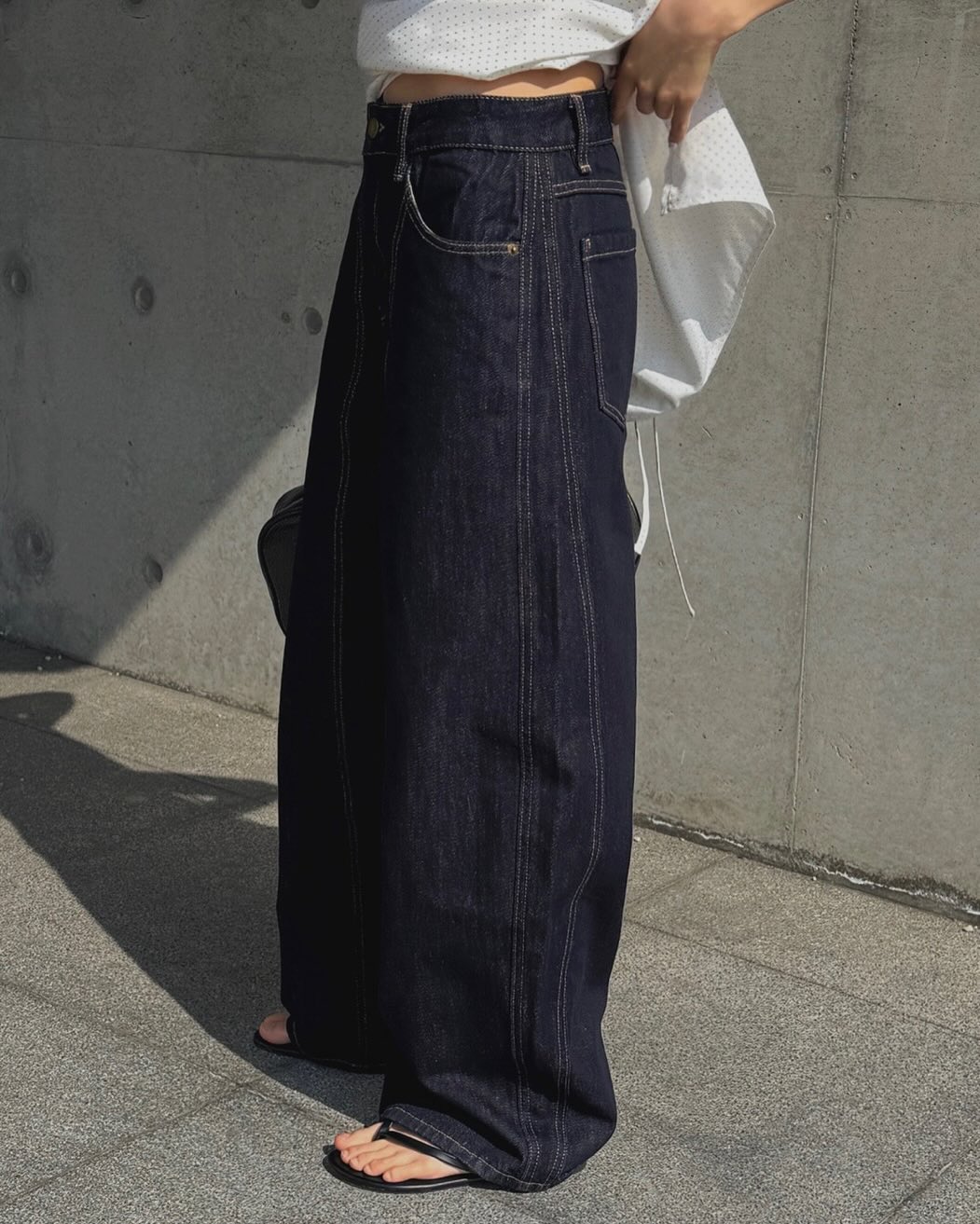 [PRE-ORDER] CURVE STITCHED FORM RAW DENIM