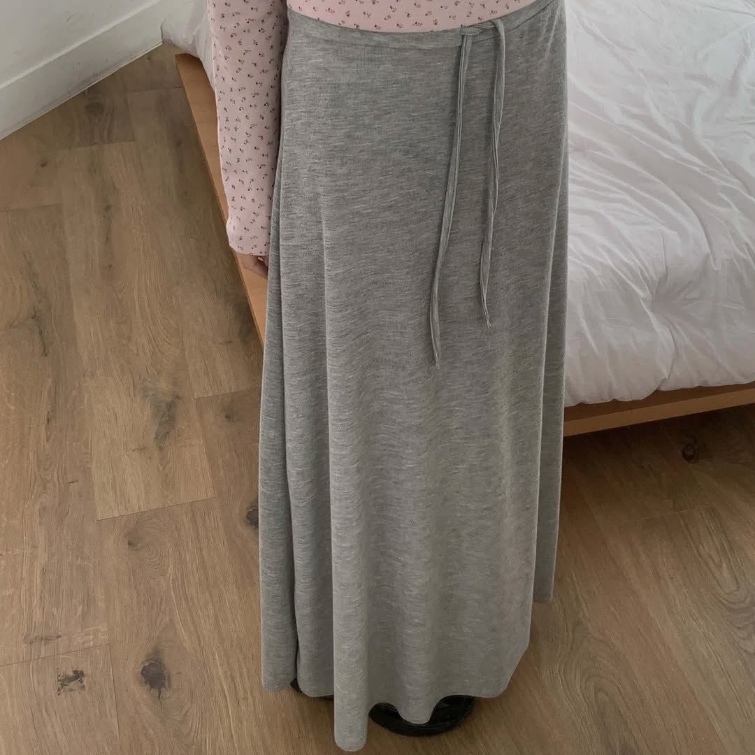 [PRE-ORDER]  PEPPER SEASONAL MIDI SKIRT