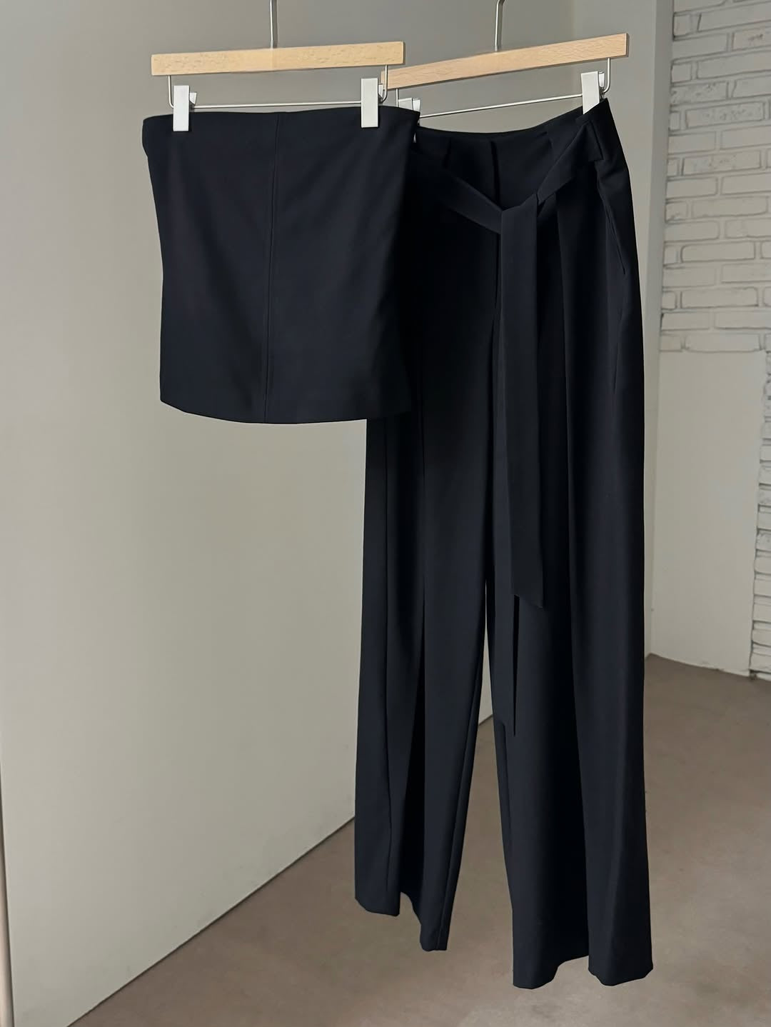 [PRE-ORDER] SIGNATURE BELTED DRAPE TROUSERS