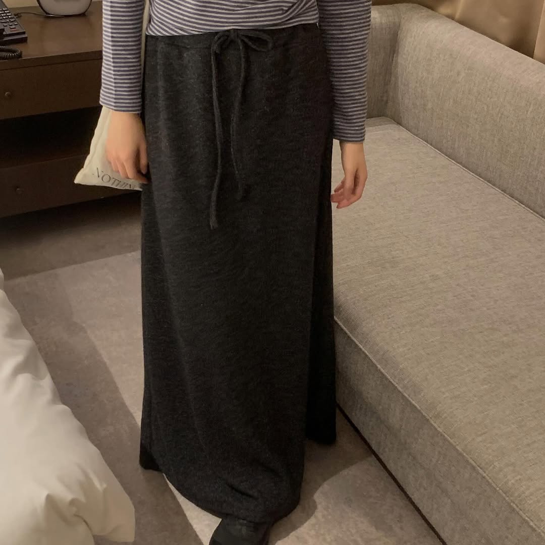 [PRE-ORDER]  PEPPER SEASONAL MIDI SKIRT