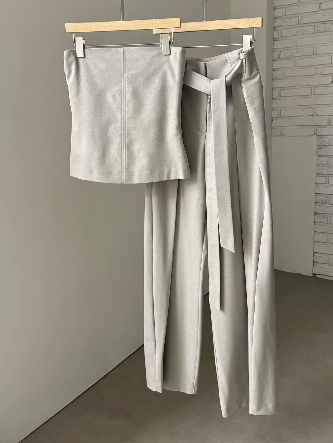 [PRE-ORDER] SIGNATURE BELTED DRAPE TROUSERS