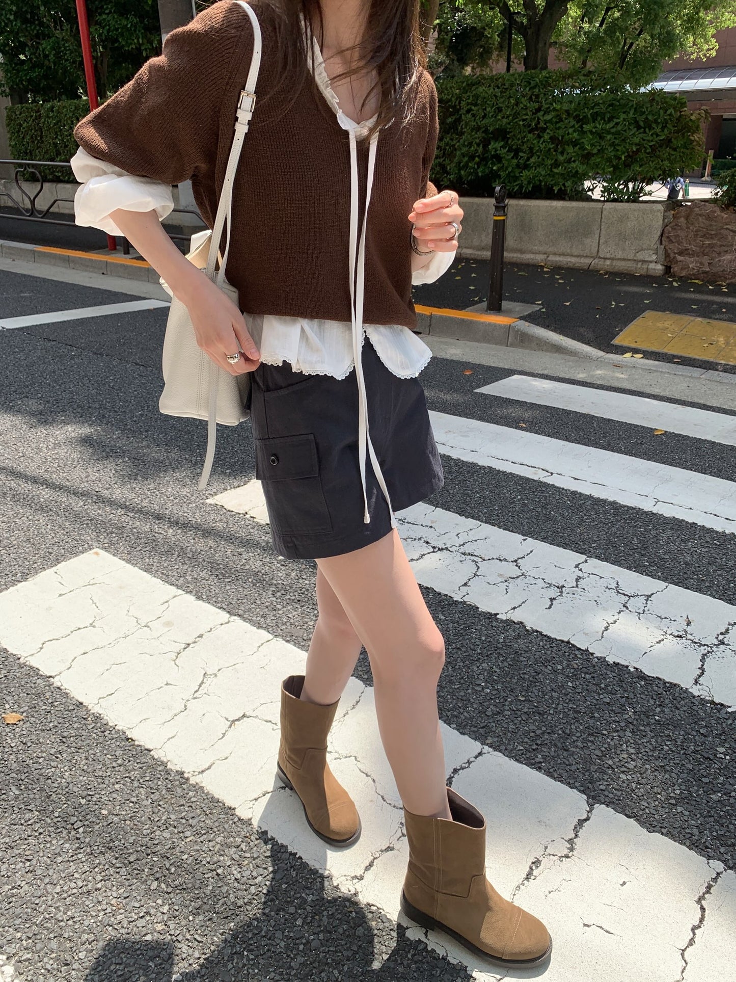 [PRE-ORDER] WOOD V-NECK KNIT & DOVE FRILL BLOUSE SET