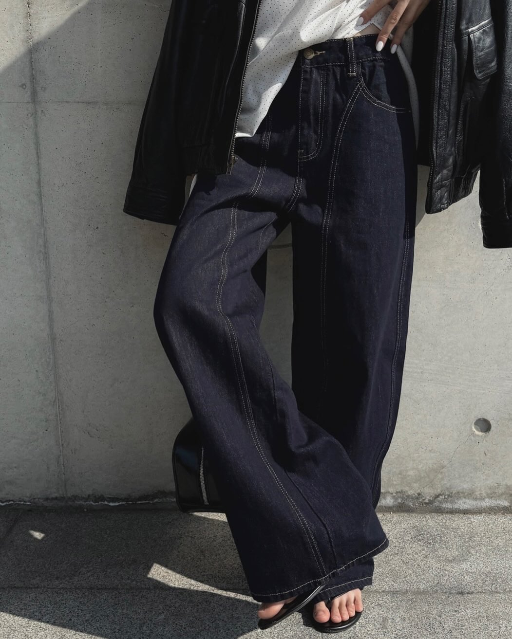 [PRE-ORDER] CURVE STITCHED FORM RAW DENIM