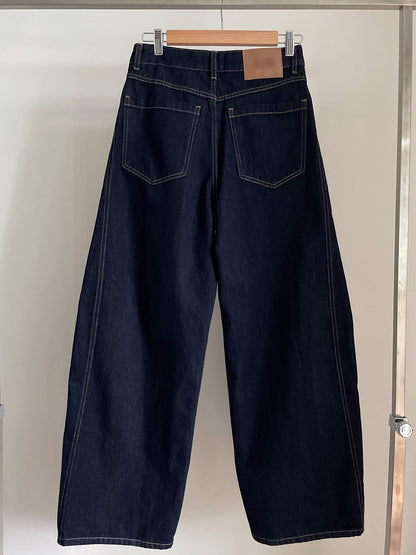 [PRE-ORDER] CURVE STITCHED FORM RAW DENIM