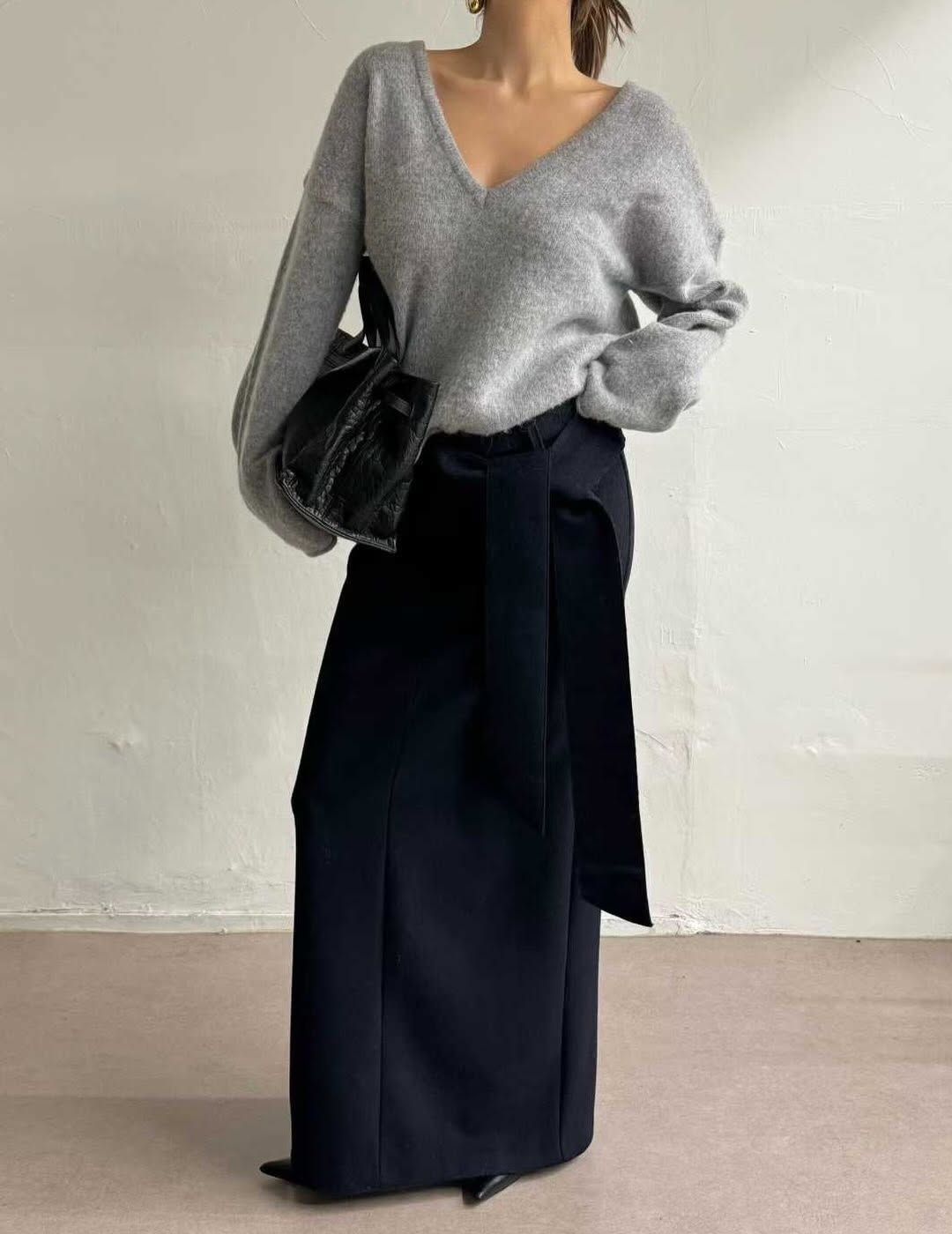 [PRE-ORDER]  PREMIUM WOOL & ALPACA V-NECK KNIT
