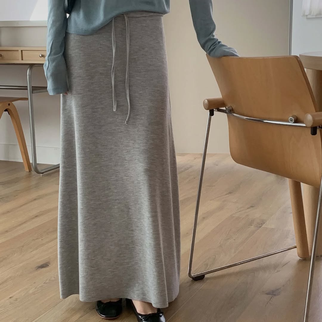 [PRE-ORDER]  PEPPER SEASONAL MIDI SKIRT