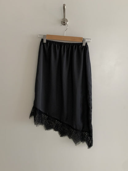 [PRE-ORDER]  MUSE LACE SATIN SKIRT