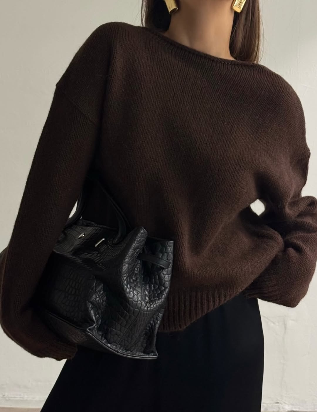 [PRE-ORDER]  PREMIUM WOOL & ALPACA V-NECK KNIT