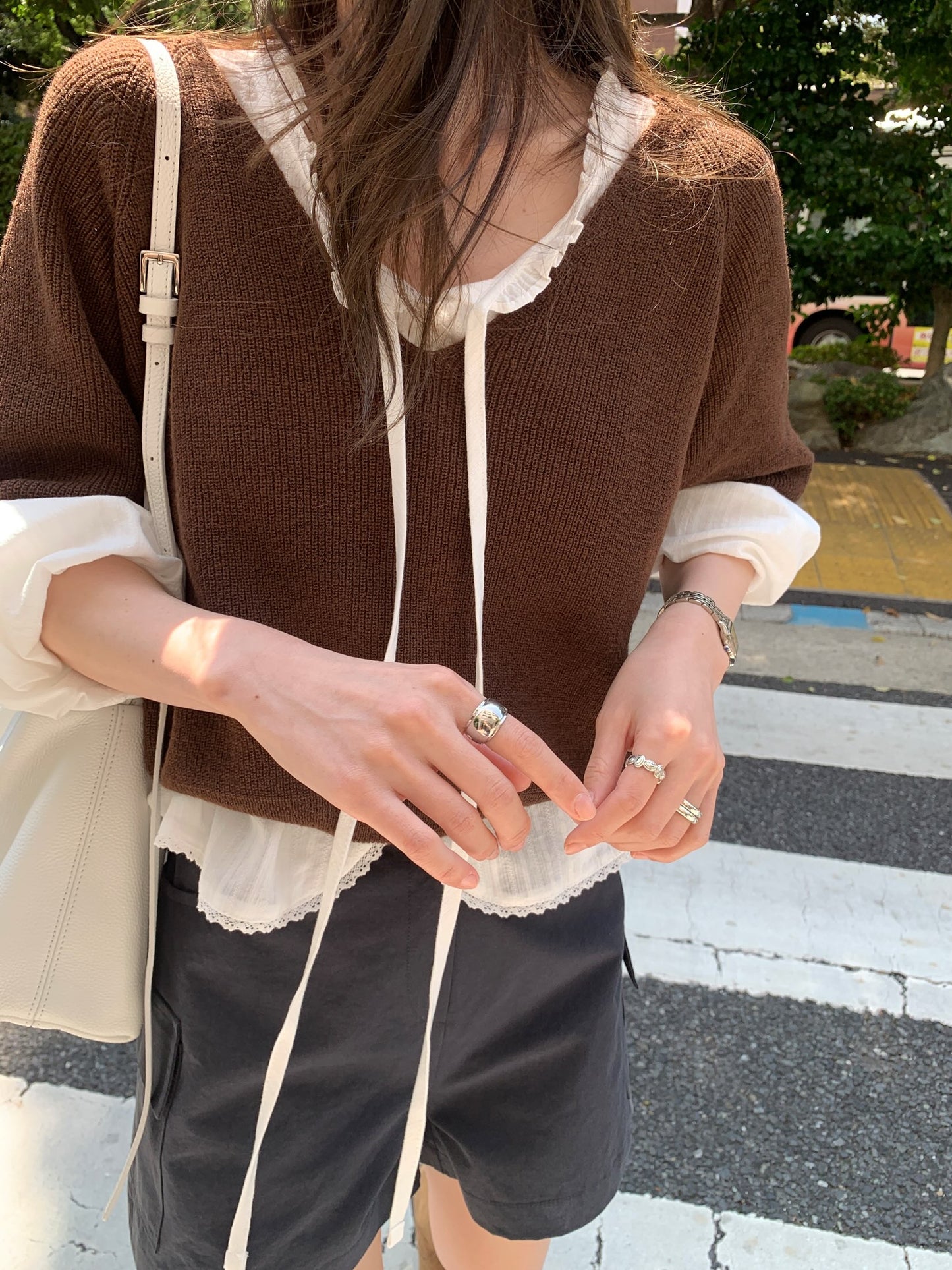 [PRE-ORDER] WOOD V-NECK KNIT & DOVE FRILL BLOUSE SET