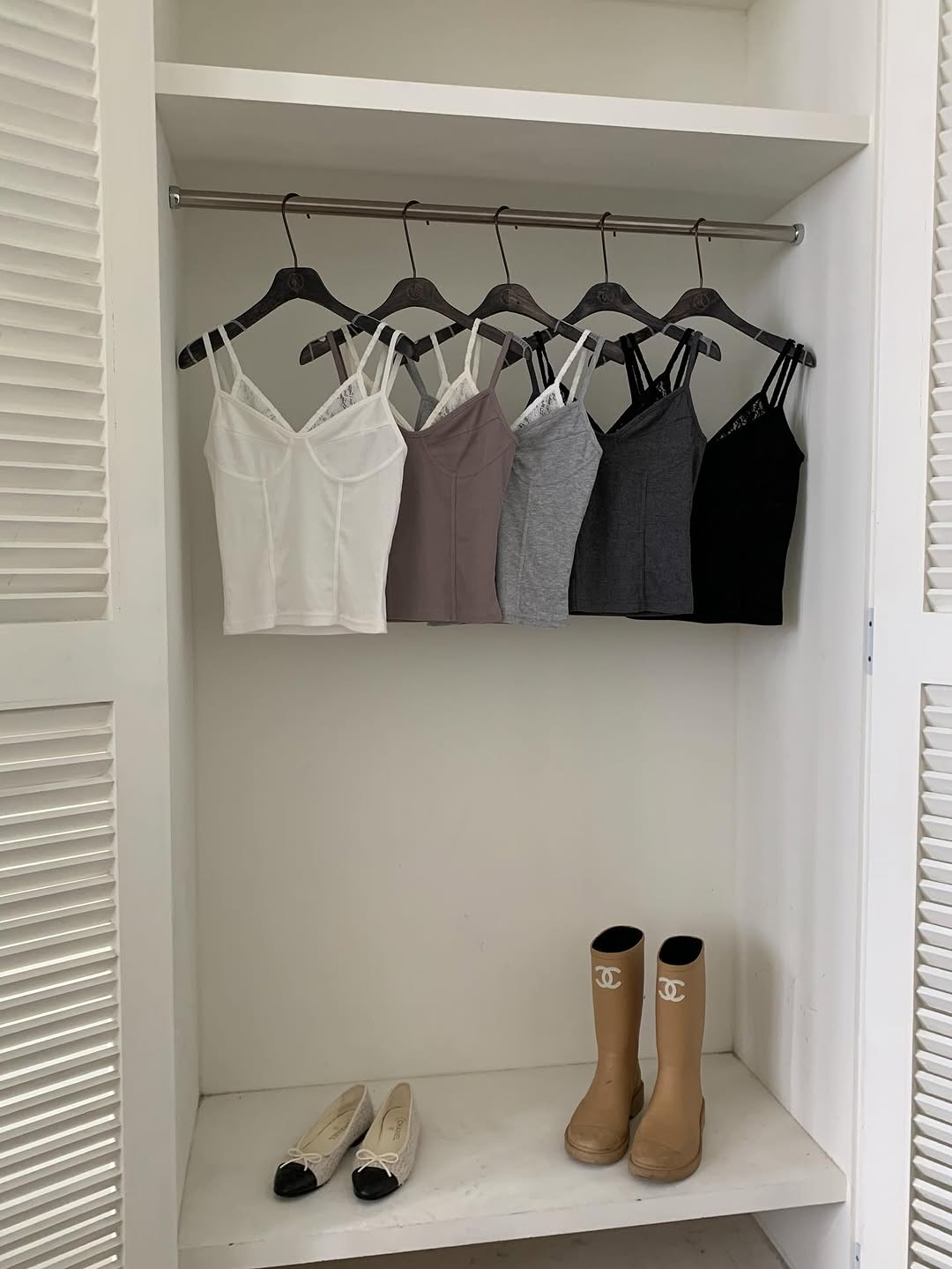 [PRE-ORDER] MOODY LACE LAYERED CAMISOLE TOP