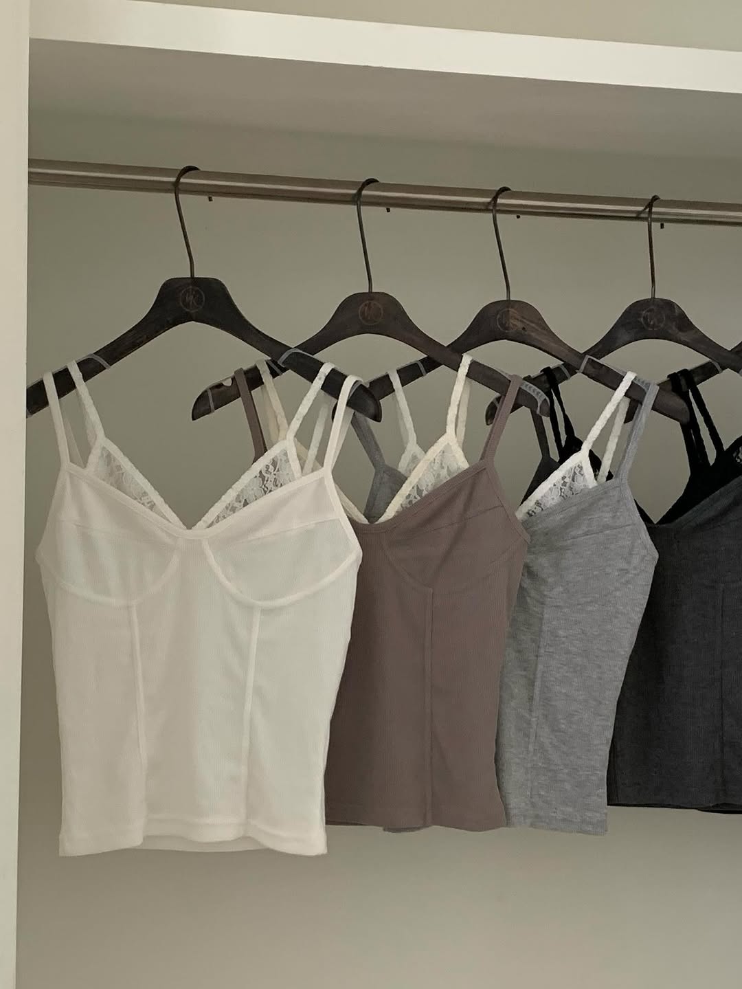 [PRE-ORDER] MOODY LACE LAYERED CAMISOLE TOP