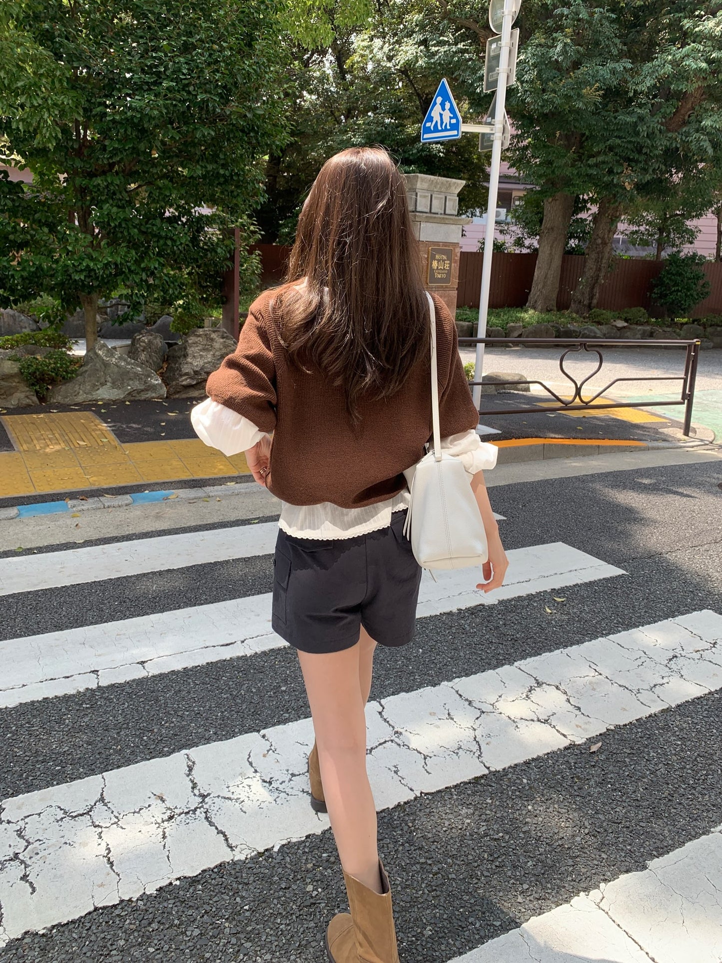 [PRE-ORDER] WOOD V-NECK KNIT & DOVE FRILL BLOUSE SET