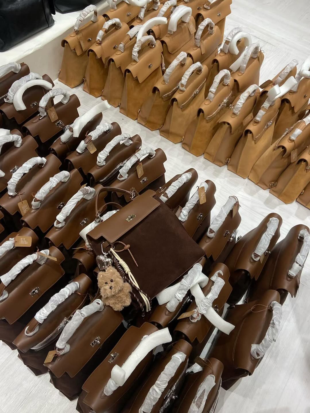 [PRE-ORDER]  REMAKE CLASSIC SUEDE SHOULDER BAG