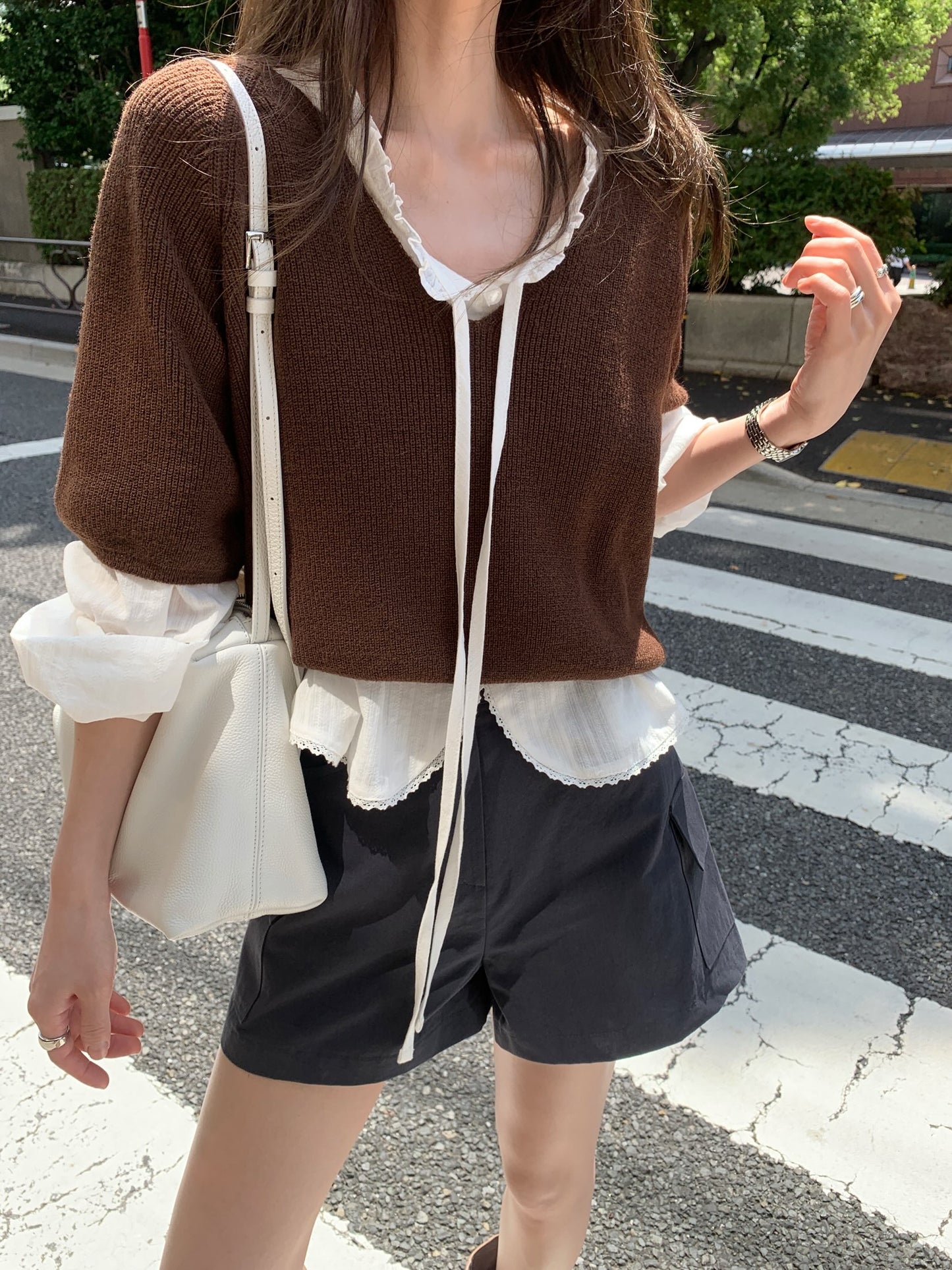 [PRE-ORDER] WOOD V-NECK KNIT & DOVE FRILL BLOUSE SET