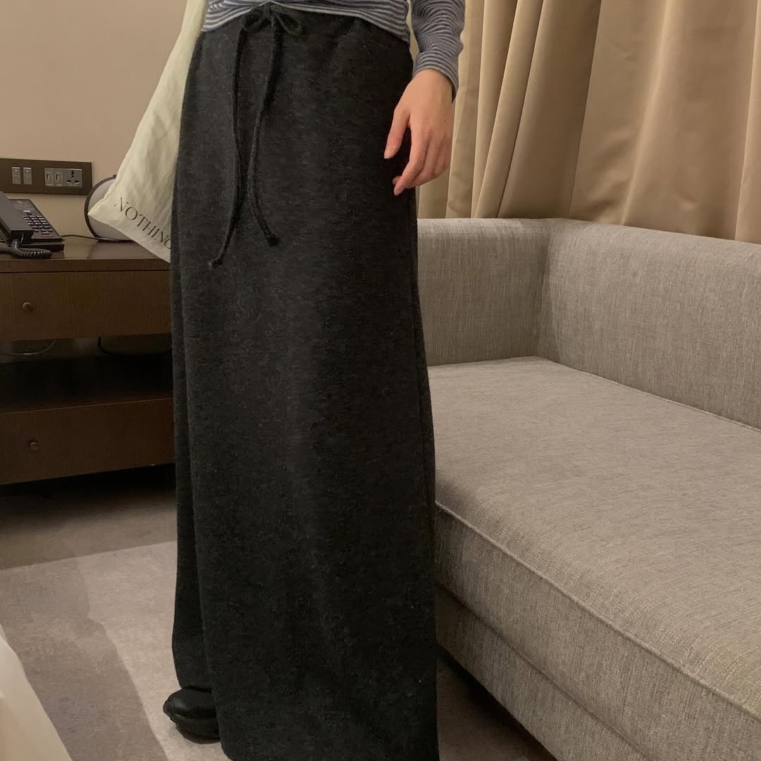 [PRE-ORDER]  PEPPER SEASONAL MIDI SKIRT
