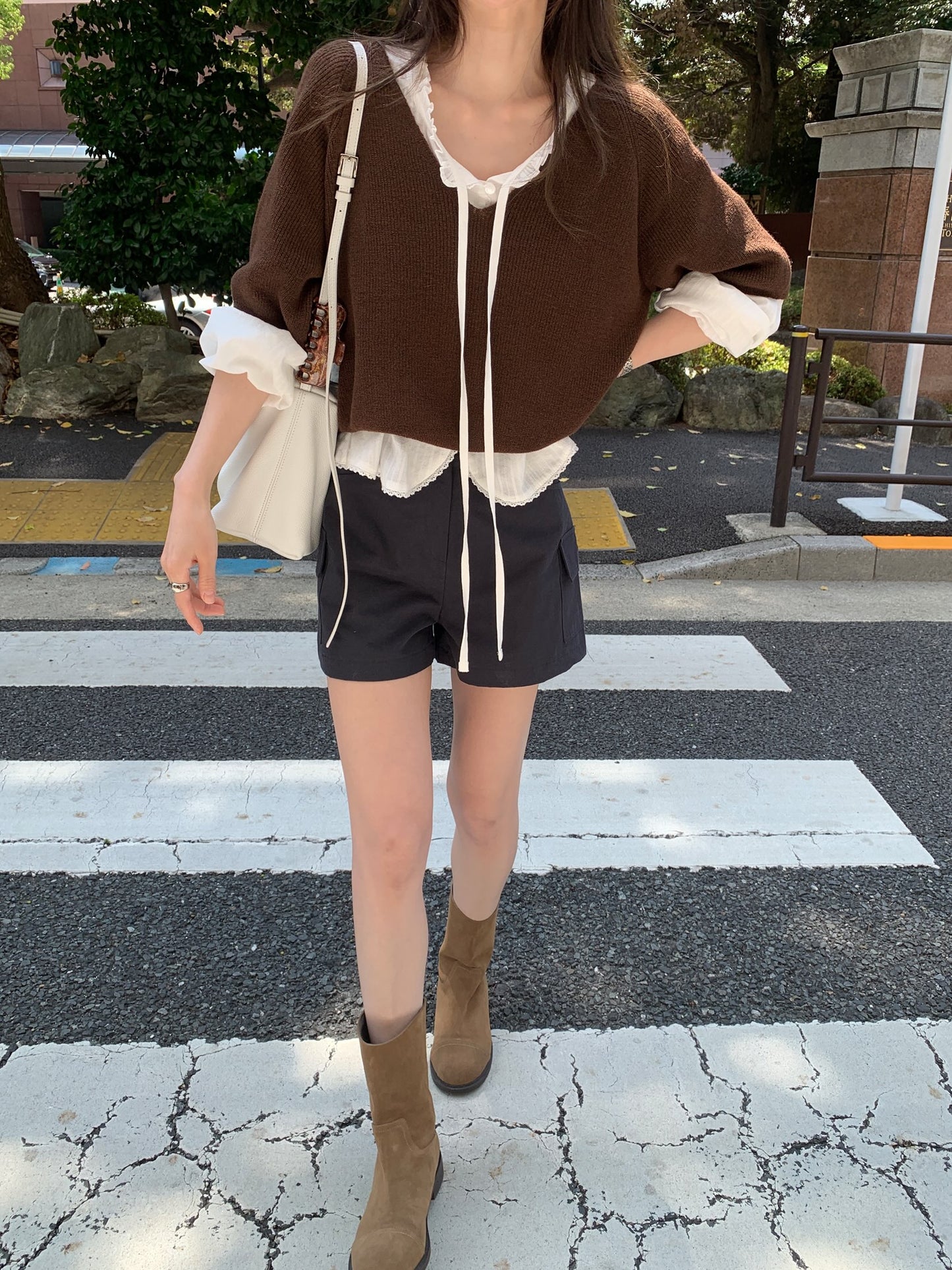 [PRE-ORDER] WOOD V-NECK KNIT & DOVE FRILL BLOUSE SET