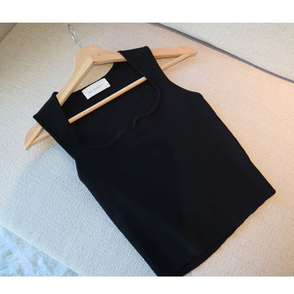 Heart-shape neckline knit top